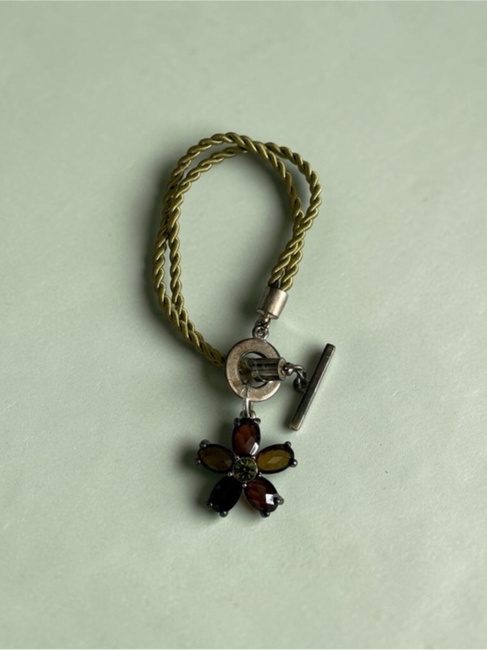🫶🏻 Green Cord Bracelet with Flower Purple/Green Gem Charm